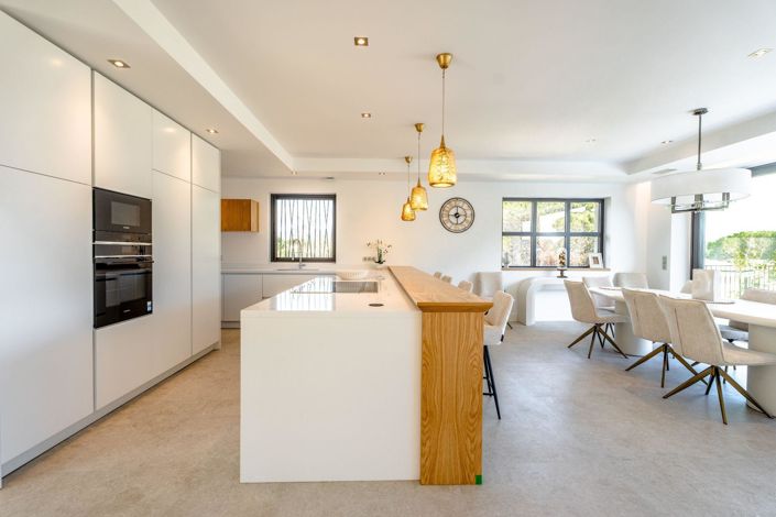 Image No.10-6 Bed House for sale