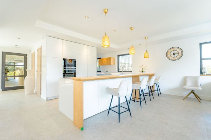 Image No.11-6 Bed House for sale