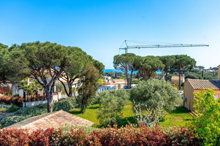 Image No.6-6 Bed House for sale