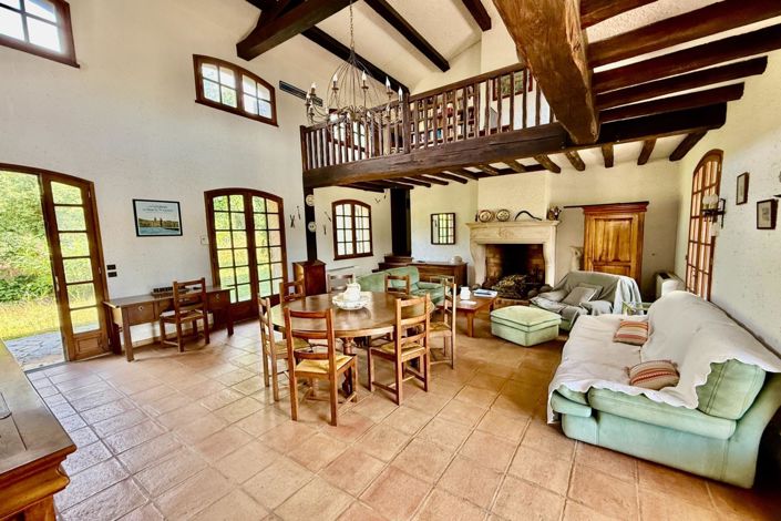 Image No.6-5 Bed House for sale