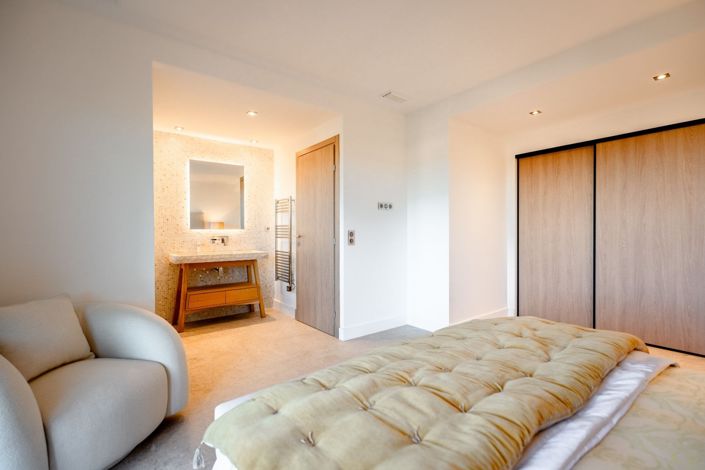 Image No.8-3 Bed House for sale