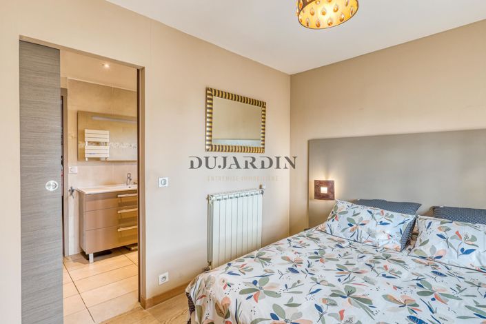 Image No.10-3 Bed House for sale