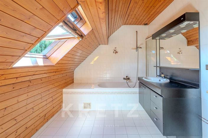 Image No.10-5 Bed House for sale