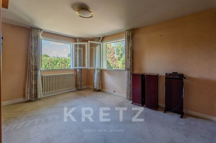 Image No.7-5 Bed House for sale