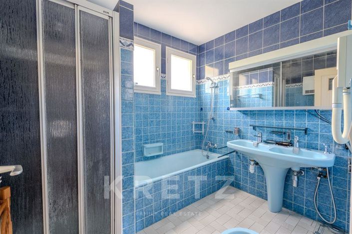 Image No.9-5 Bed House for sale