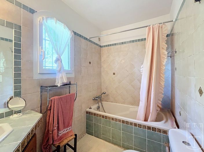 Image No.6-3 Bed House for sale