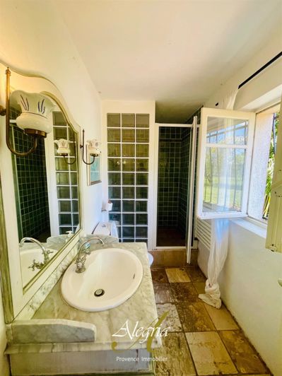 Image No.25-4 Bed House for sale