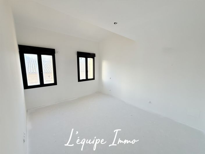 Image No.10-3 Bed Apartment for sale