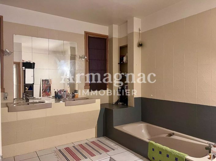 Image No.15-7 Bed House for sale