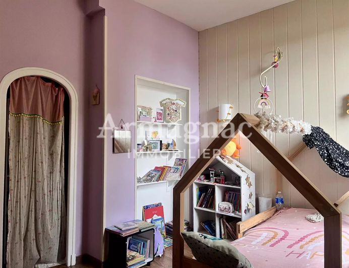 Image No.16-7 Bed House for sale