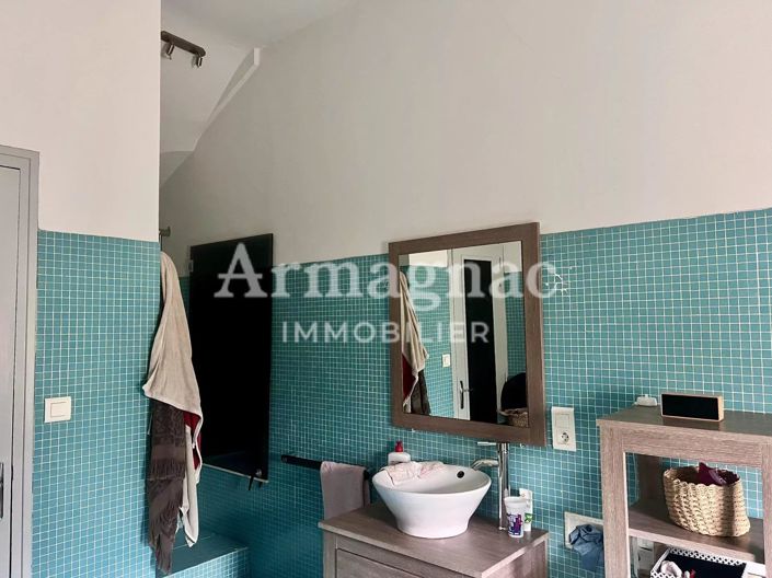 Image No.18-7 Bed House for sale