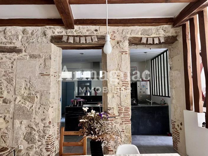 Image No.7-7 Bed House for sale