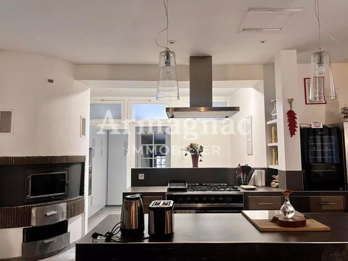 Image No.8-7 Bed House for sale