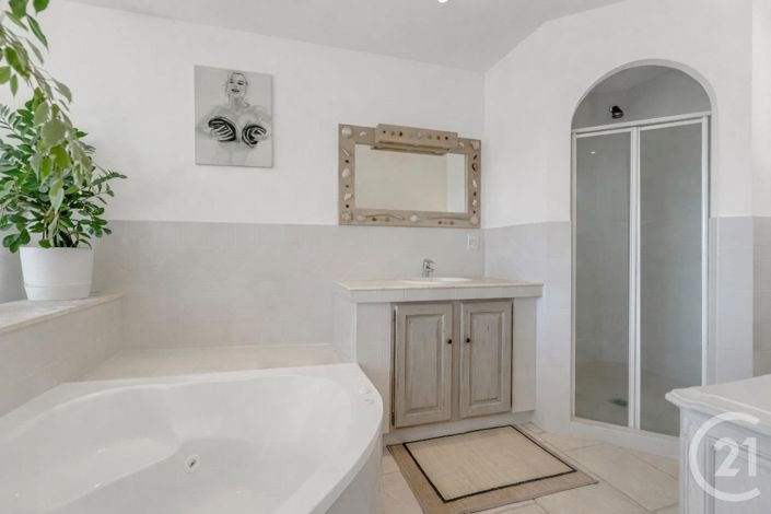 Image No.18-3 Bed House for sale