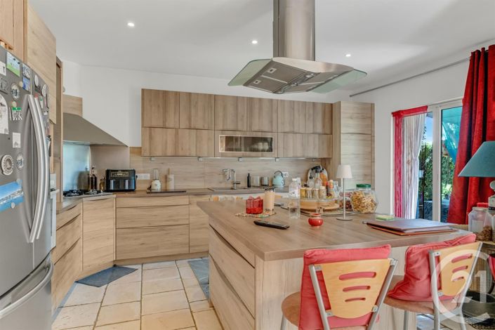 Image No.8-3 Bed House for sale