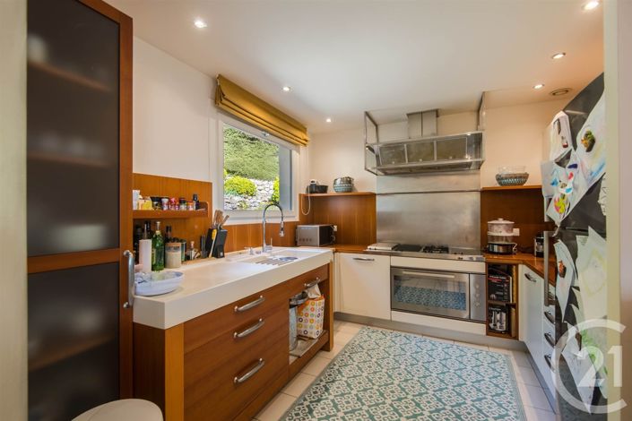 Image No.12-8 Bed House for sale