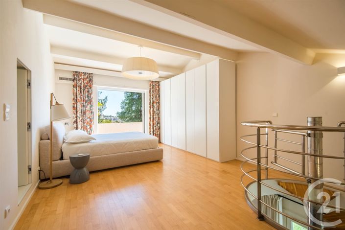 Image No.23-8 Bed House for sale