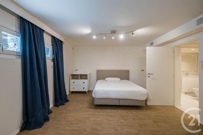 Image No.24-8 Bed House for sale