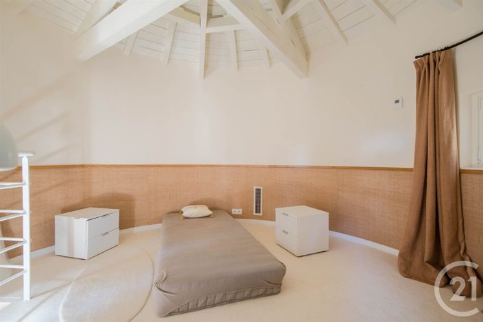 Image No.27-8 Bed House for sale