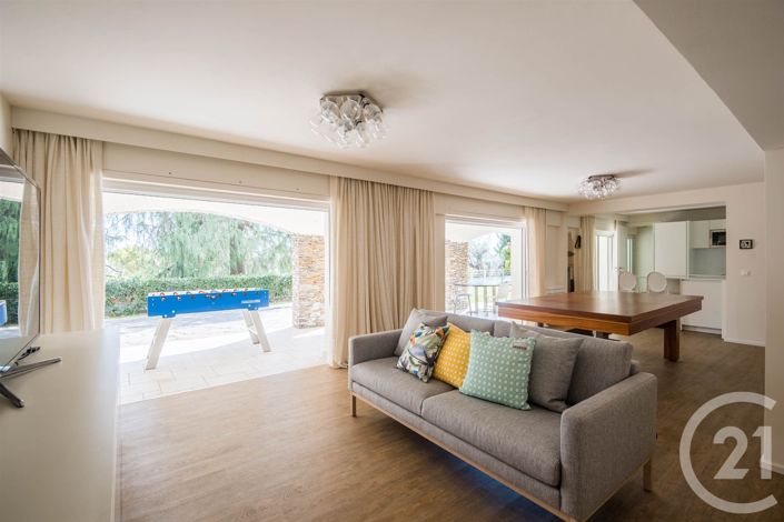 Image No.28-8 Bed House for sale