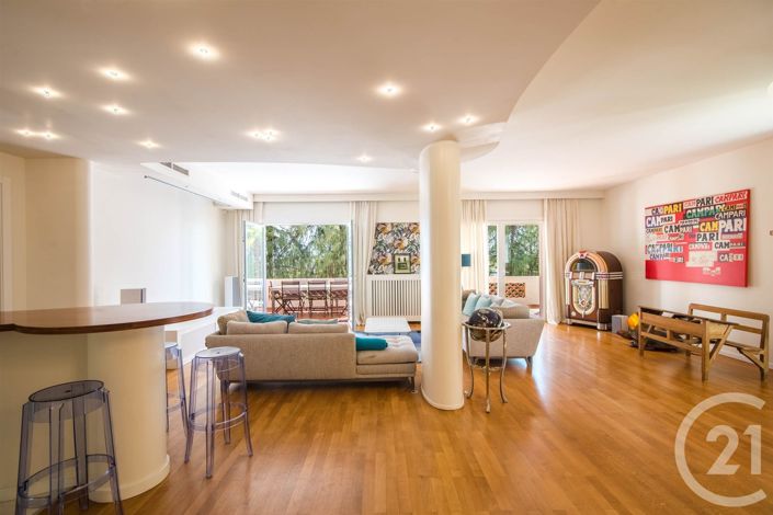 Image No.9-8 Bed House for sale