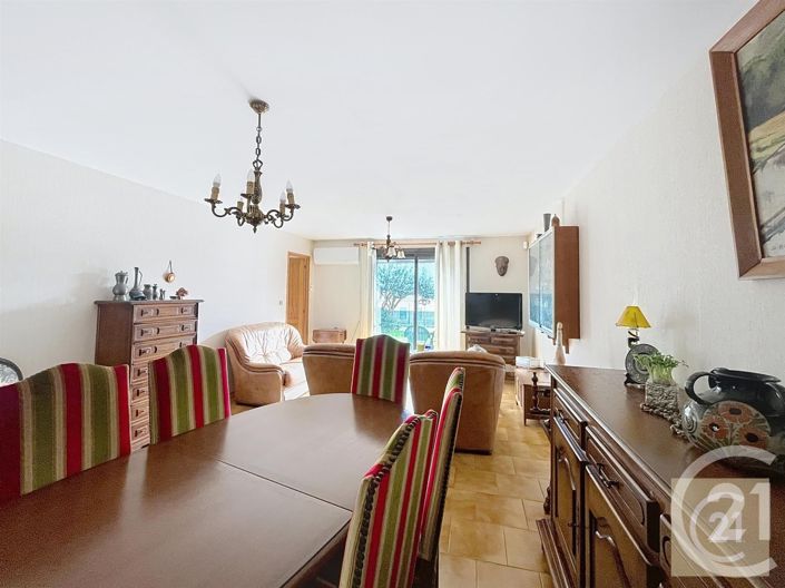 Image No.5-2 Bed House for sale