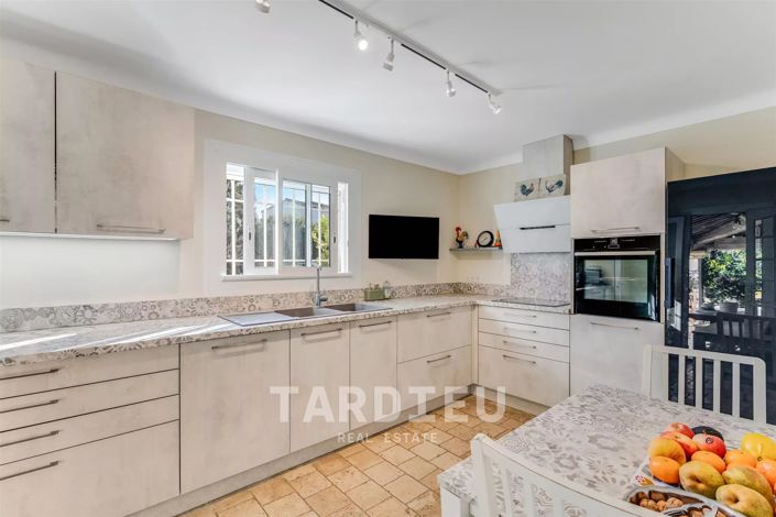 Image No.5-5 Bed House for sale