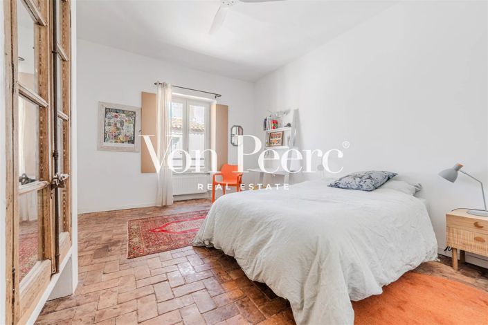 Image No.17-6 Bed House for sale