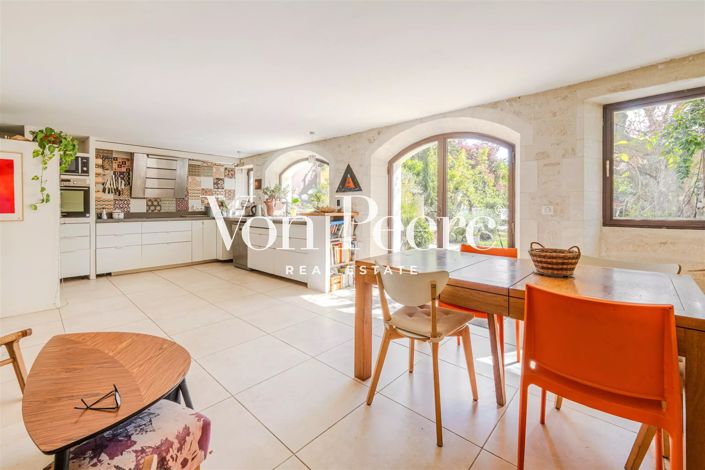 Image No.8-6 Bed House for sale