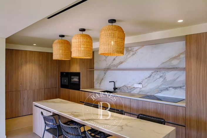 Image No.4-4 Bed House for sale