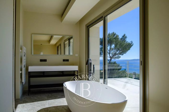 Image No.6-4 Bed House for sale