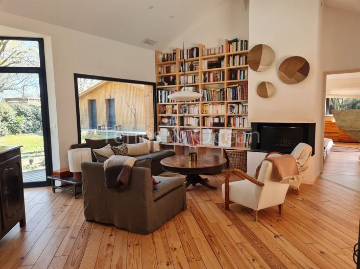 Image No.2-6 Bed House for sale