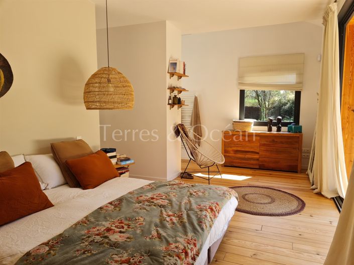 Image No.6-6 Bed House for sale