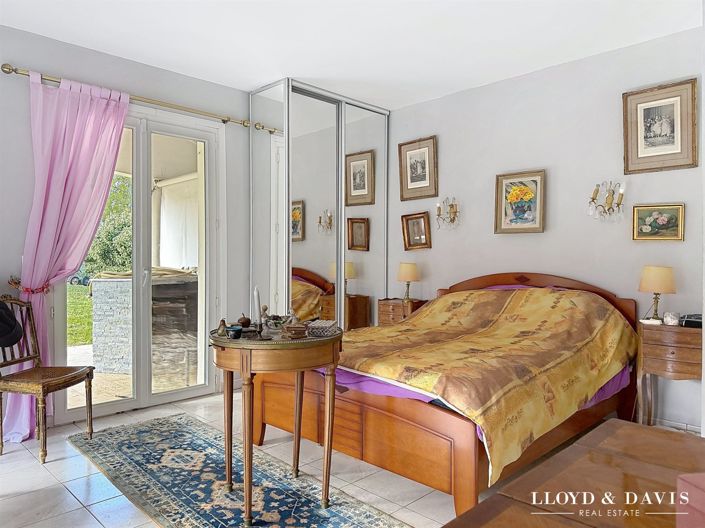 Image No.6-4 Bed House for sale