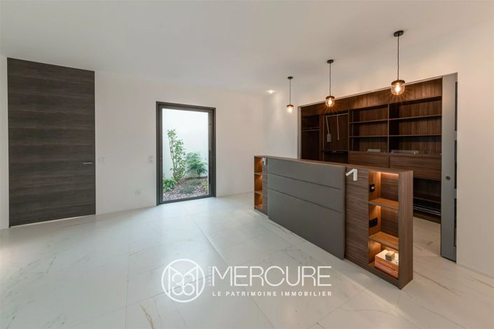 Image No.10-3 Bed House for sale