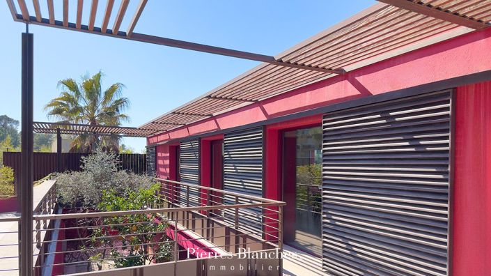 Image No.7-7 Bed House for sale