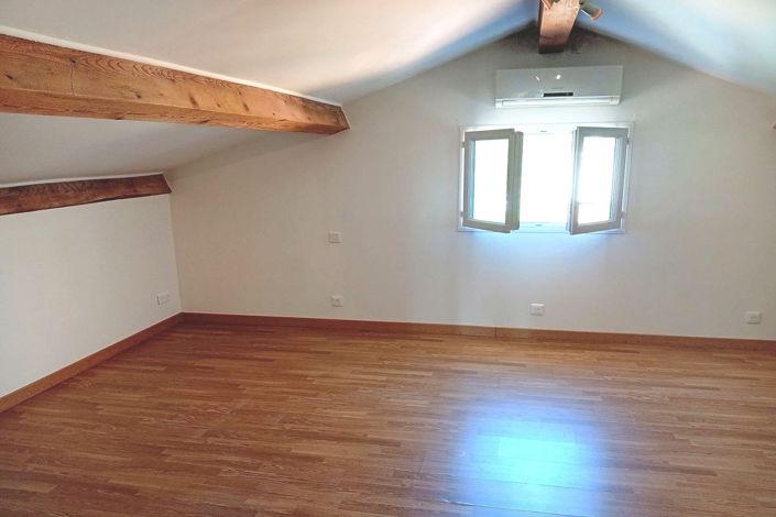 Image No.11-3 Bed House for sale