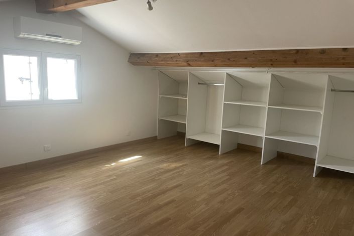 Image No.8-3 Bed House for sale