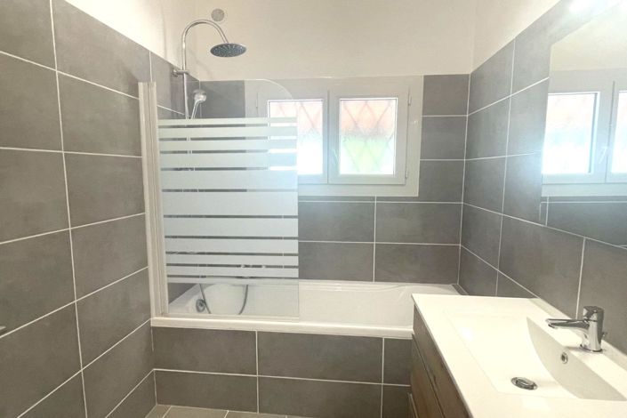 Image No.8-3 Bed House for sale