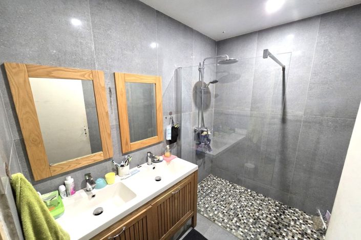 Image No.8-3 Bed House for sale