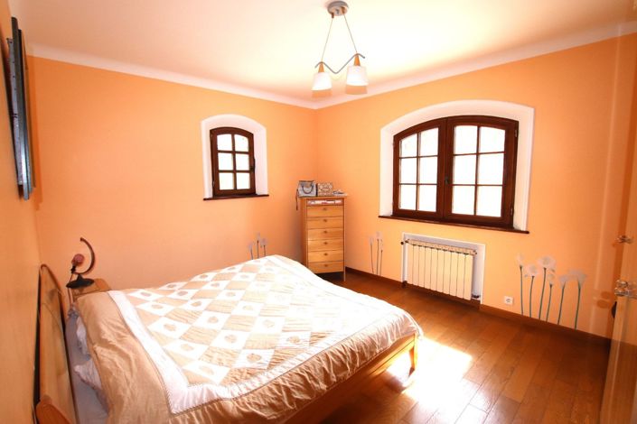 Image No.9-4 Bed House for sale