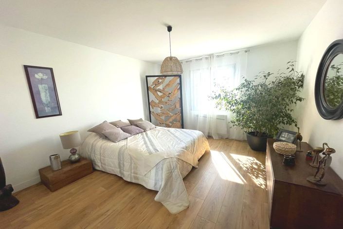 Image No.11-4 Bed House for sale