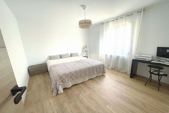 Image No.12-4 Bed House for sale