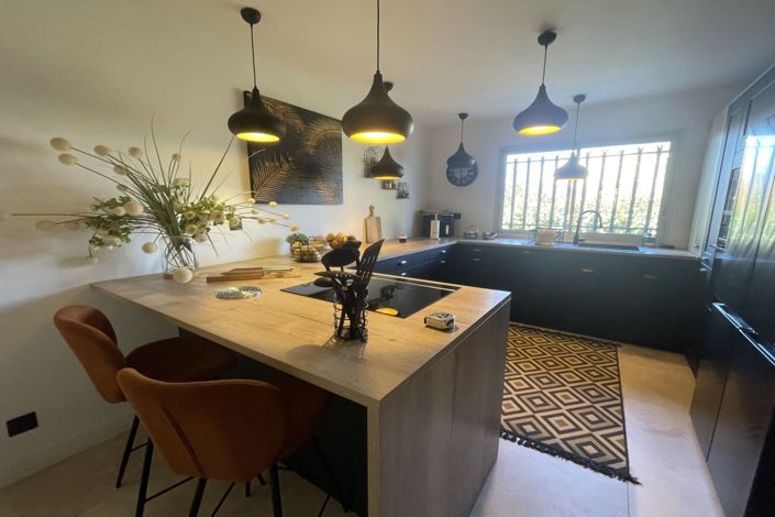 Image No.5-4 Bed House for sale