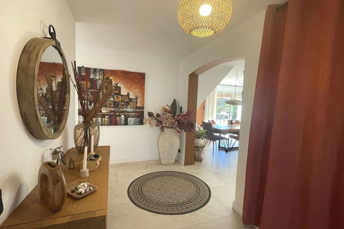 Image No.8-4 Bed House for sale