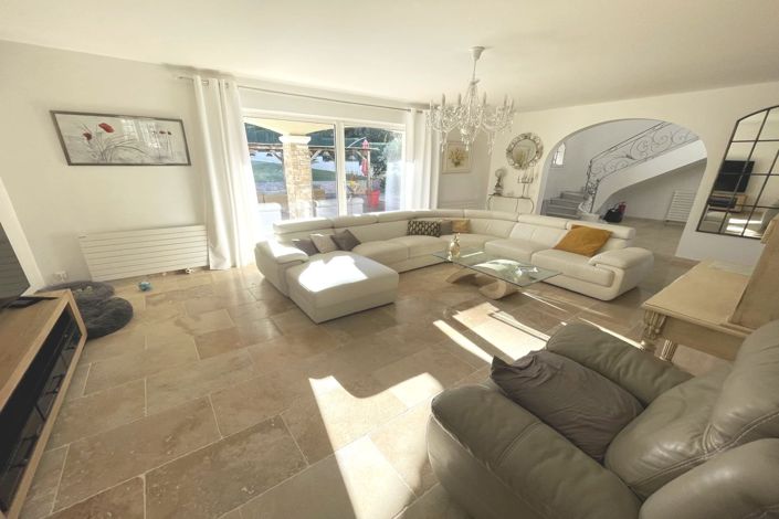 Image No.10-5 Bed House for sale