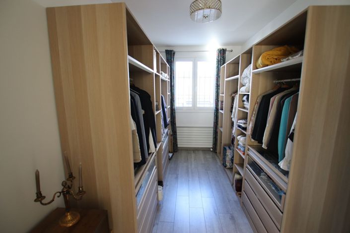 Image No.12-5 Bed House for sale