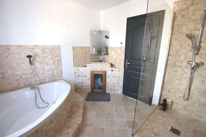 Image No.17-5 Bed House for sale