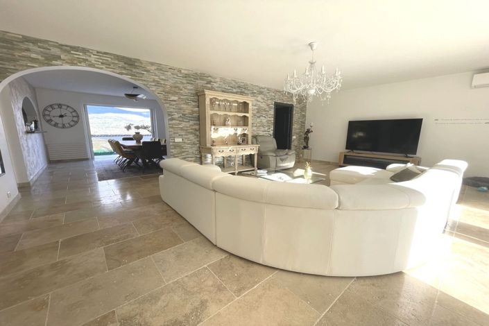 Image No.9-5 Bed House for sale