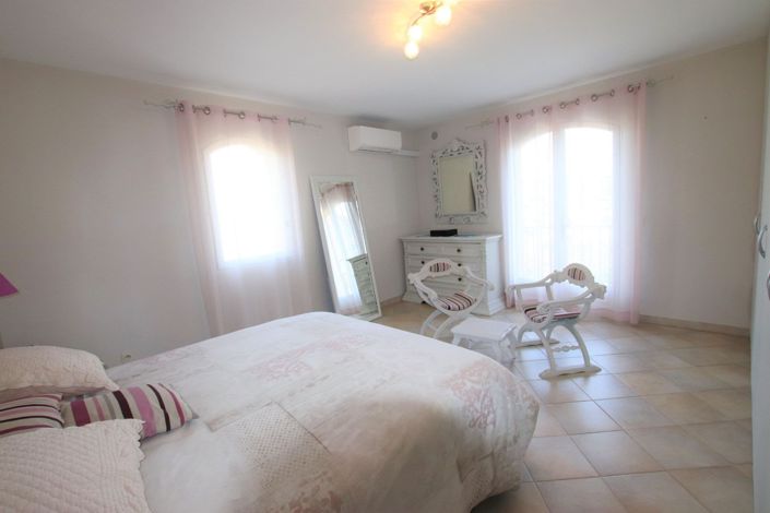 Image No.10-4 Bed House for sale